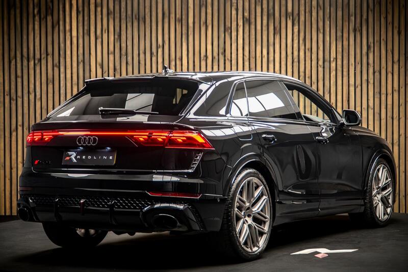 Audi RS Q8 view 4