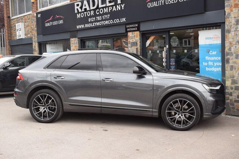 Audi Q8 view 5