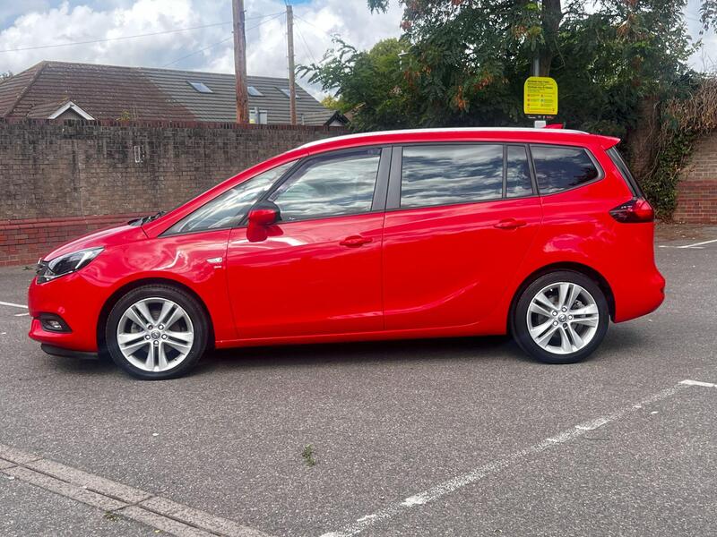 Vauxhall Zafira Tourer view 4