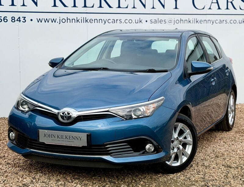 Toyota Auris view 3