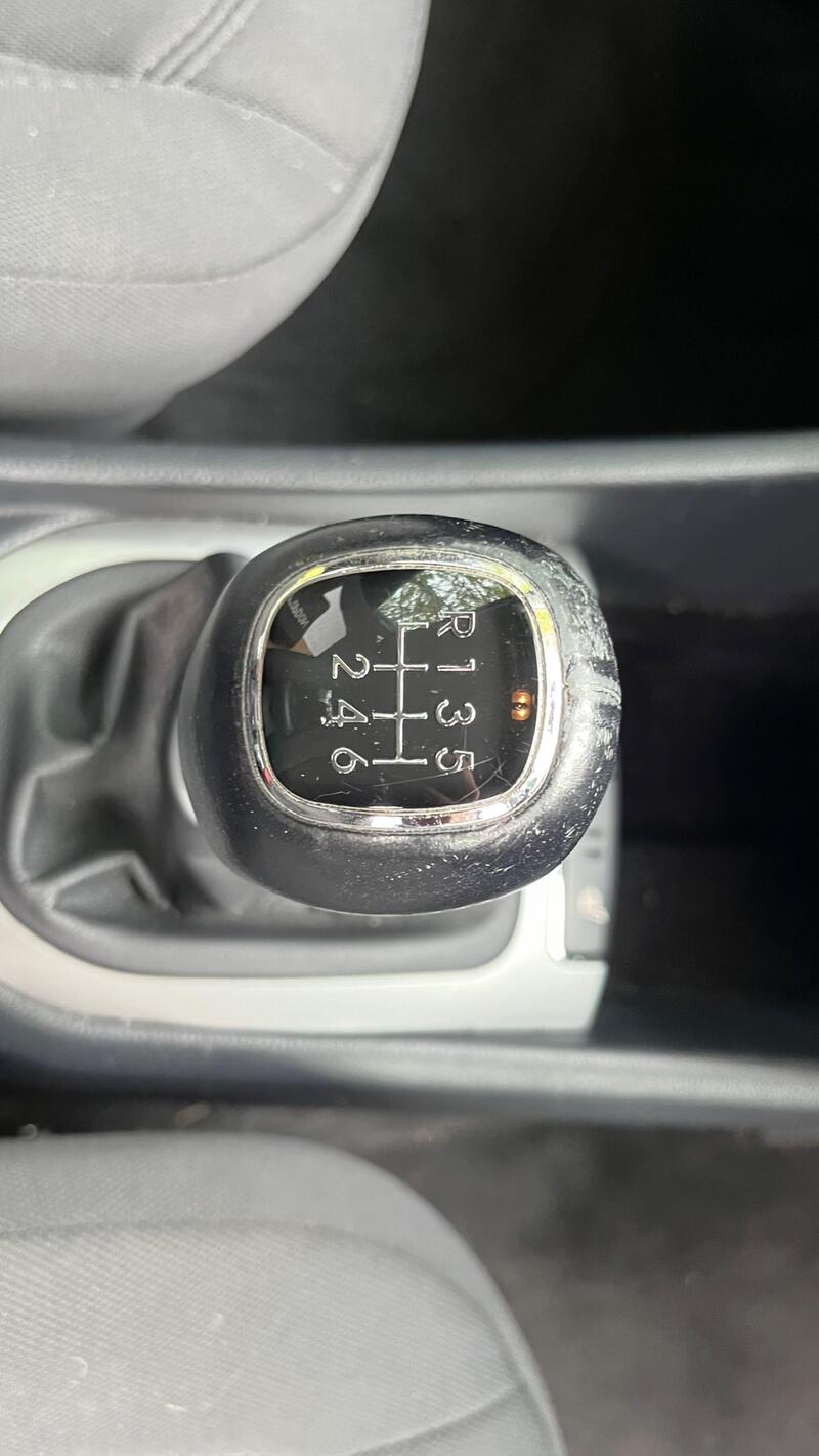 2014 Kia Rio — photo 34