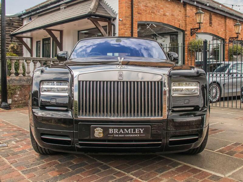 Rolls-Royce Phantom view 5