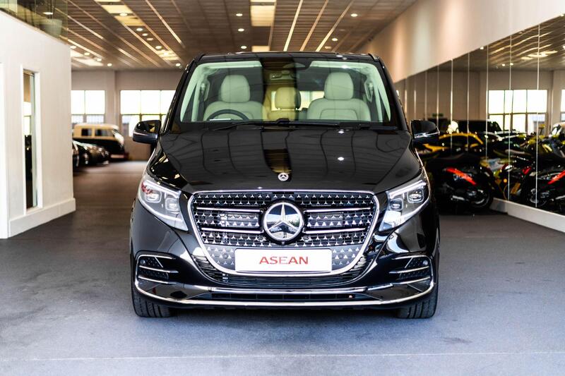 Mercedes-Benz V Class view 3
