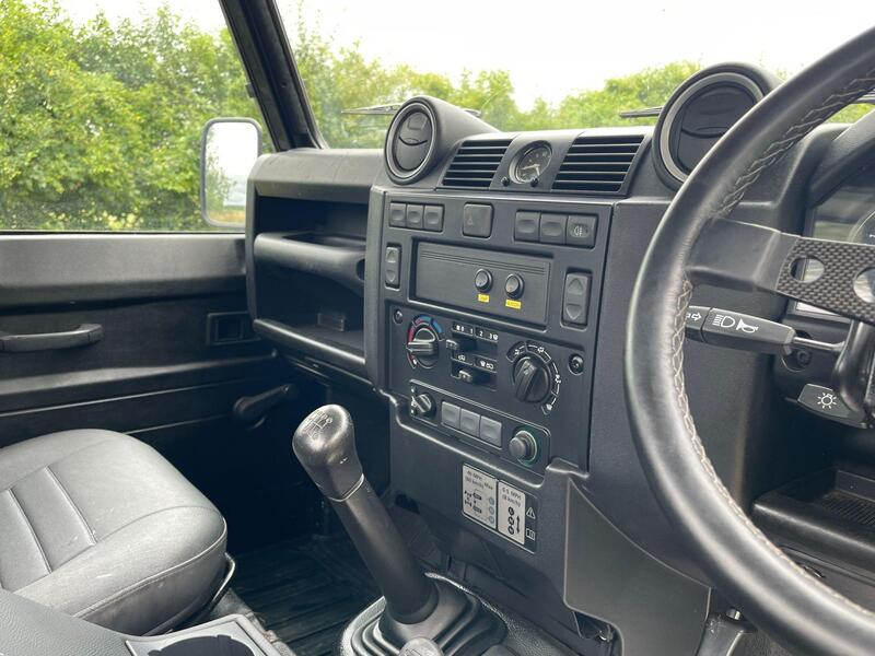 Land Rover Defender view 15