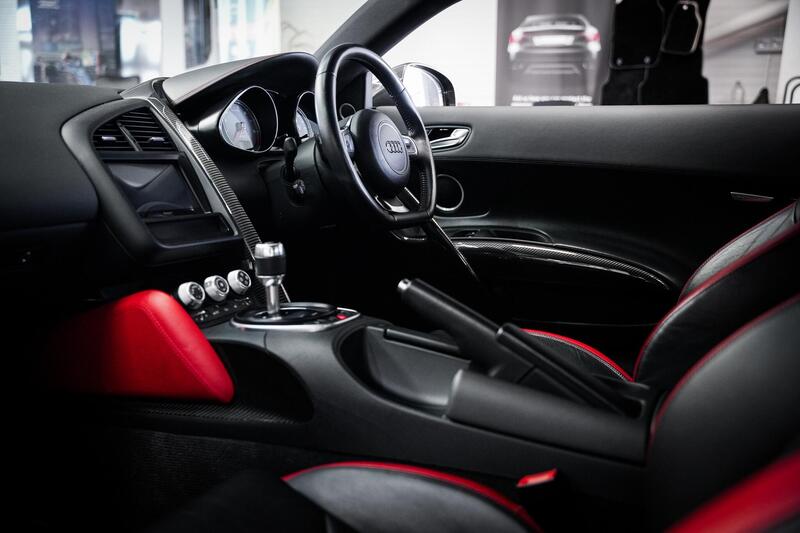 Audi R8 view 3