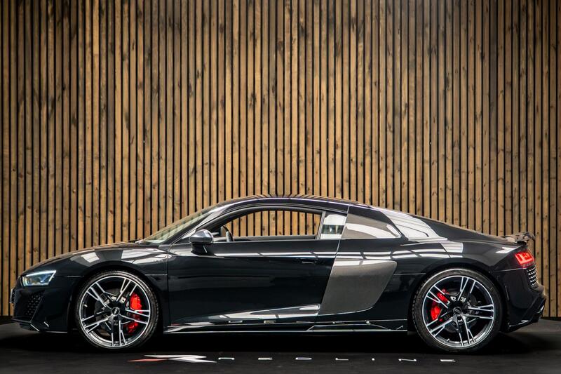 Audi R8 view 7