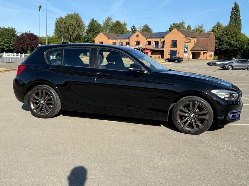 BMW 1 Series view 4