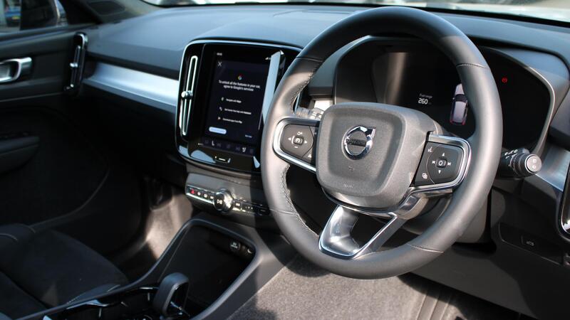 Volvo XC40 view 4