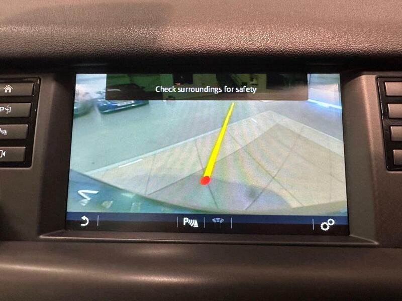Land Rover Discovery Sport view 7
