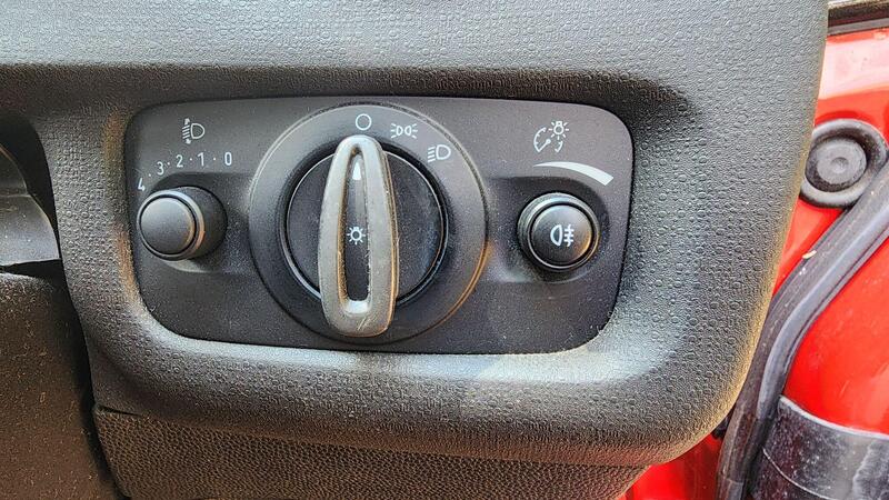 2014 Ford Fiesta — photo 30