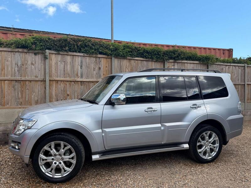 Mitsubishi Shogun view 5