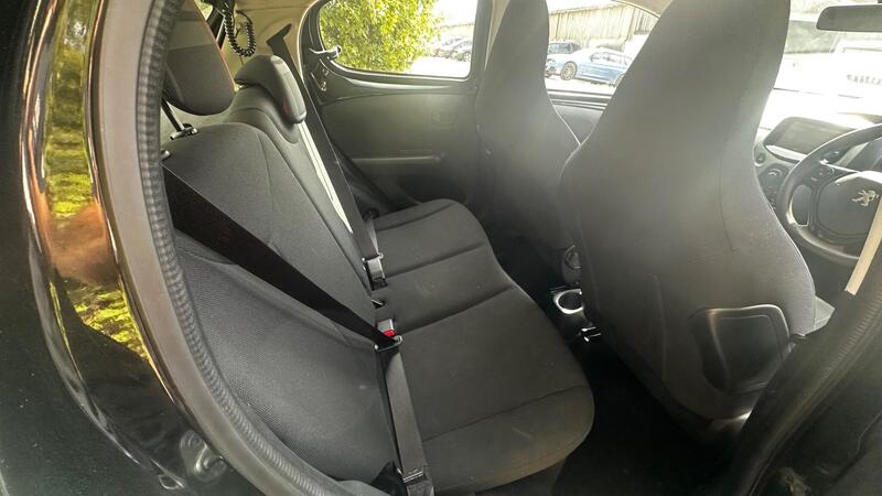 2015 Peugeot 108 — photo 10