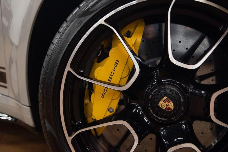 Porsche 911 view 6