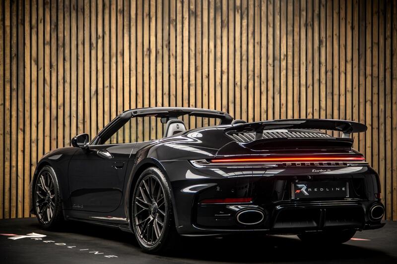Porsche 911 view 3
