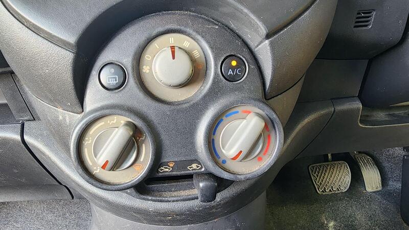 2011 Nissan Micra — photo 28