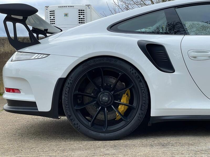 Porsche 911 view 25