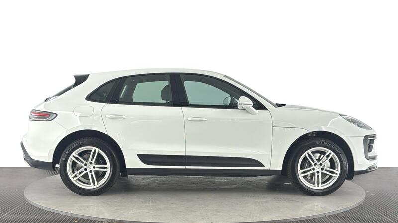Porsche Macan view 3