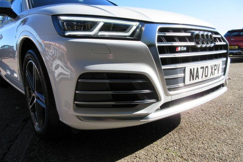 Audi SQ5 view 13