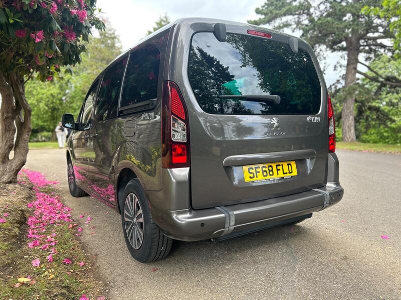 Peugeot Partner Tepee view 2