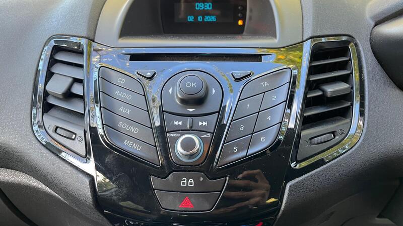 2013 Ford Fiesta — photo 34