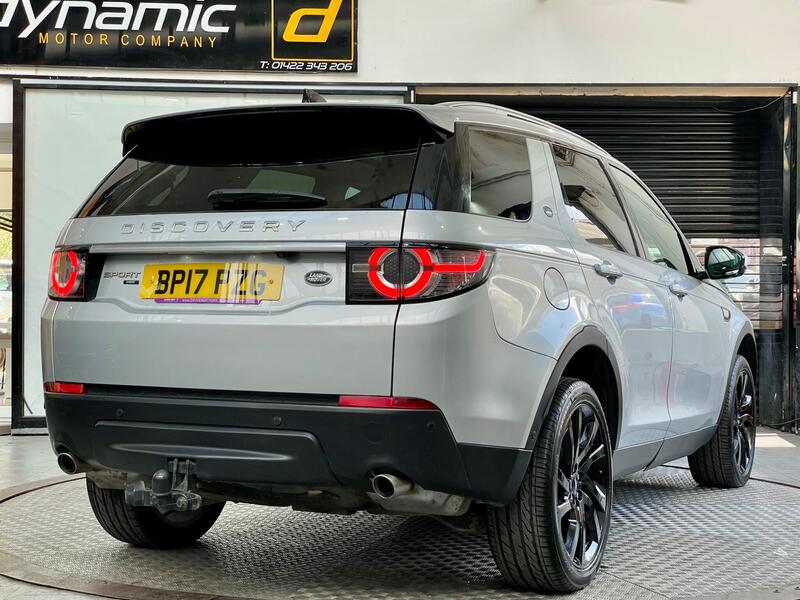 Land Rover Discovery Sport view 4