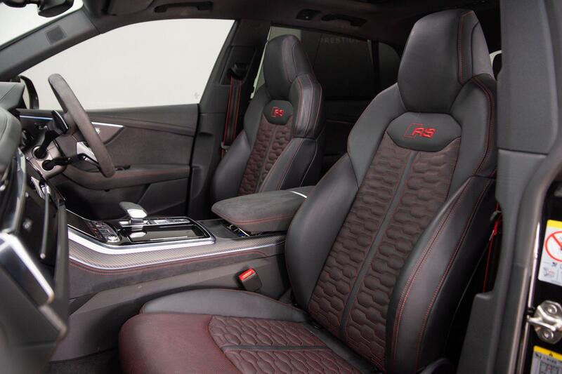 Audi RS Q8 view 4