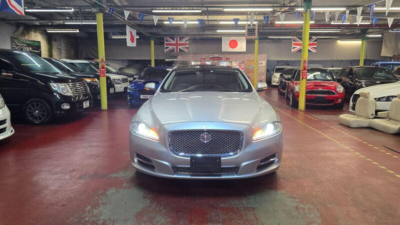 Jaguar XJ view 2