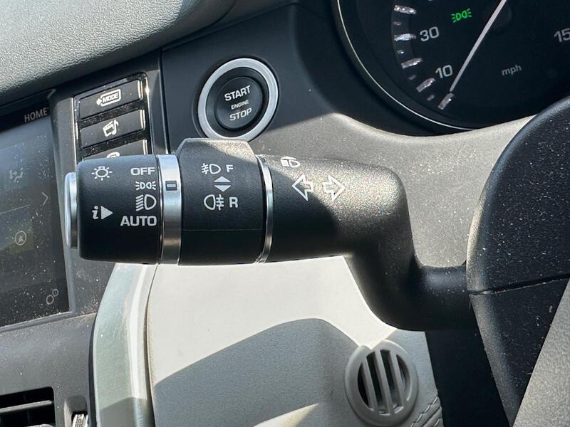 Land Rover Discovery Sport view 25