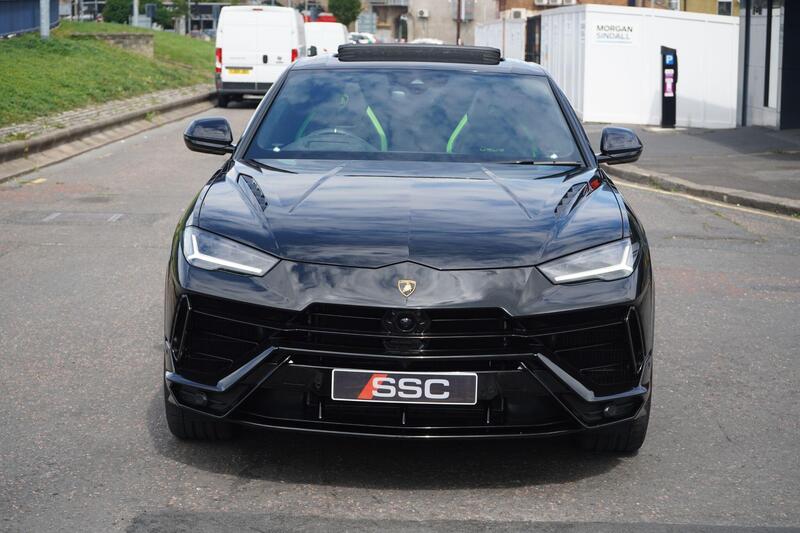 Lamborghini Urus view 5