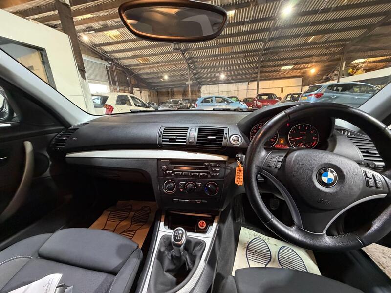 2011 BMW 1 Series — photo 13