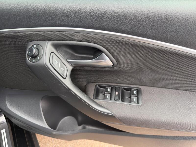 Volkswagen Polo view 6