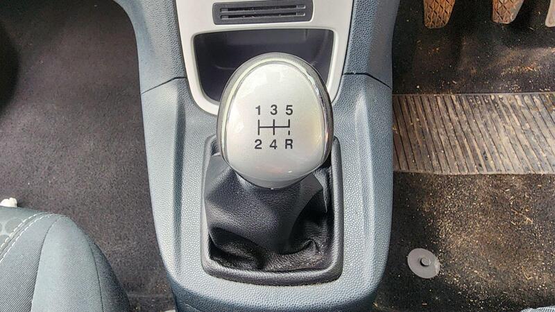 2012 Ford Fiesta — photo 35
