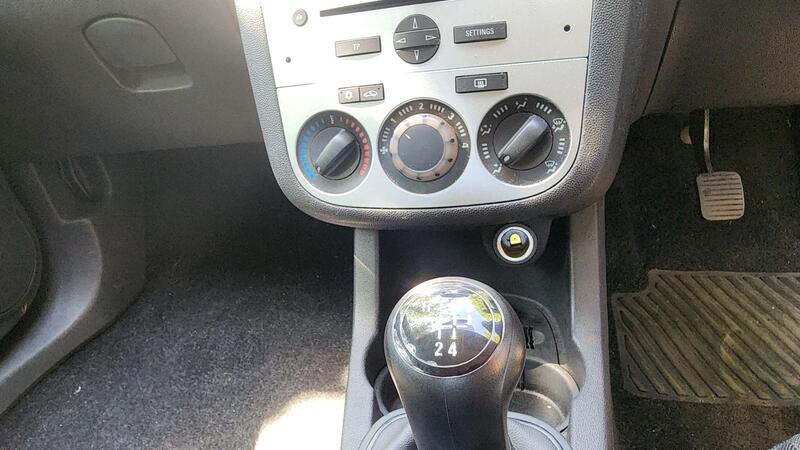 2013 Vauxhall Corsa — photo 26