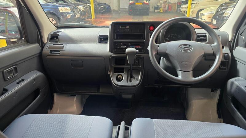 Daihatsu Hijet view 4