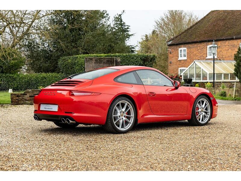 Porsche 911 view 7