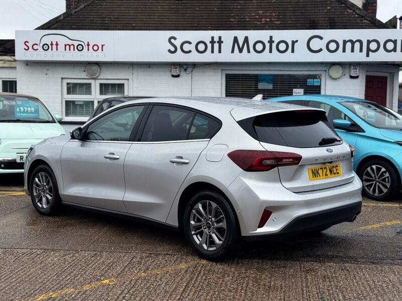 Ford Focus view 2