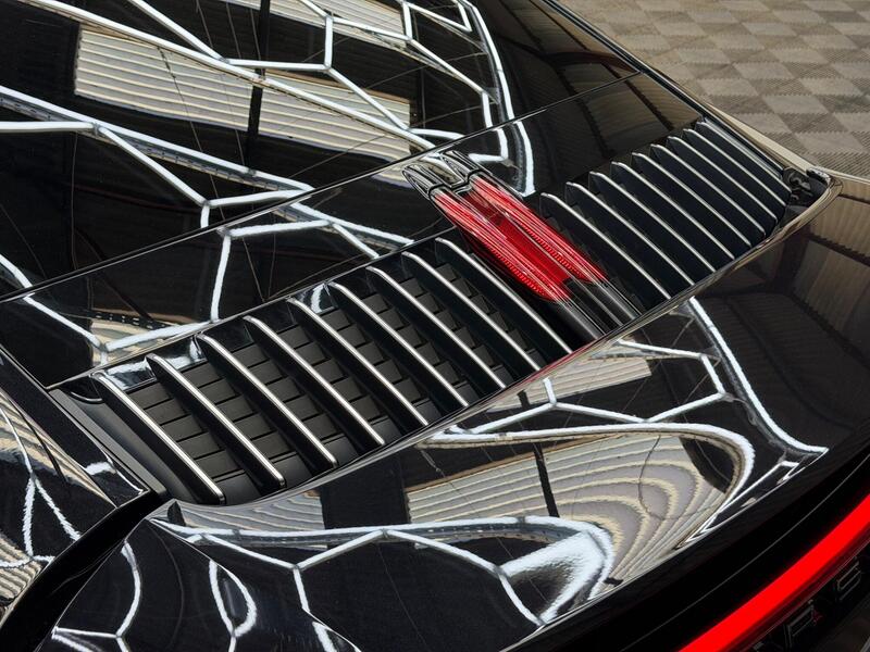 Porsche 911 view 7