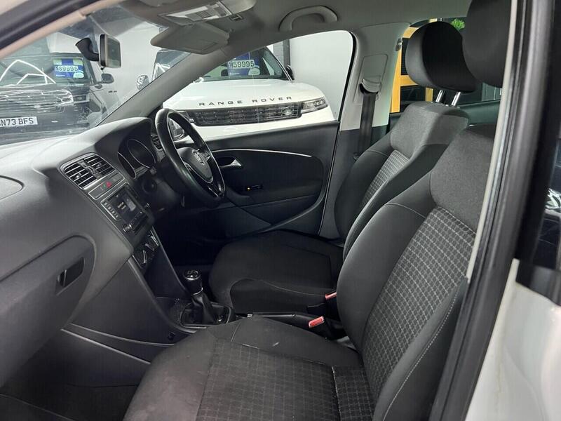 Volkswagen Polo view 5