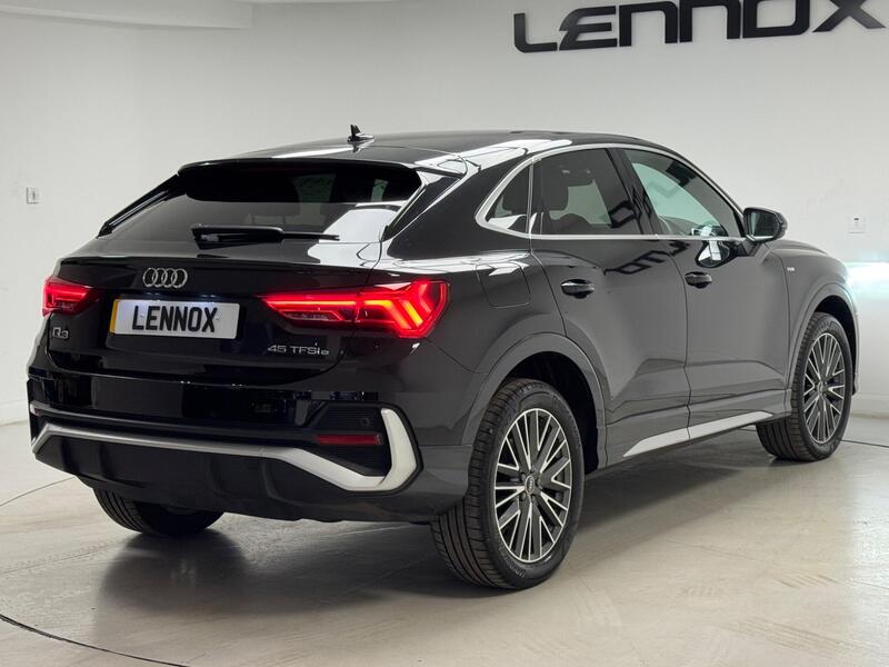 Audi Q3 view 7