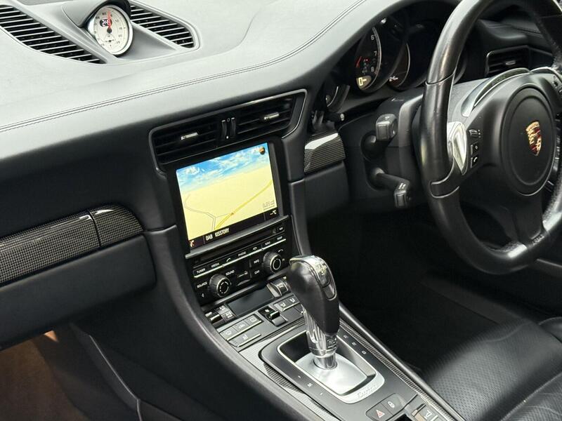Porsche 911 view 30