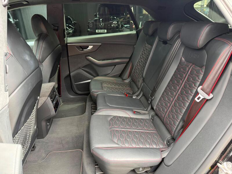 Audi RS Q8 view 6