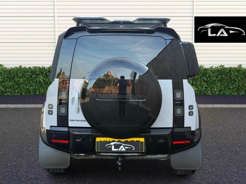 Land Rover Defender 110 view 7