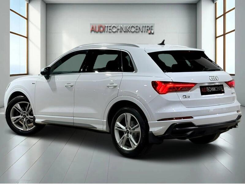 Audi Q3 view 4