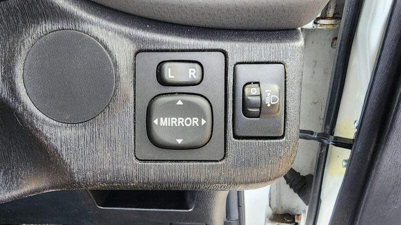 2012 Toyota Yaris — photo 26