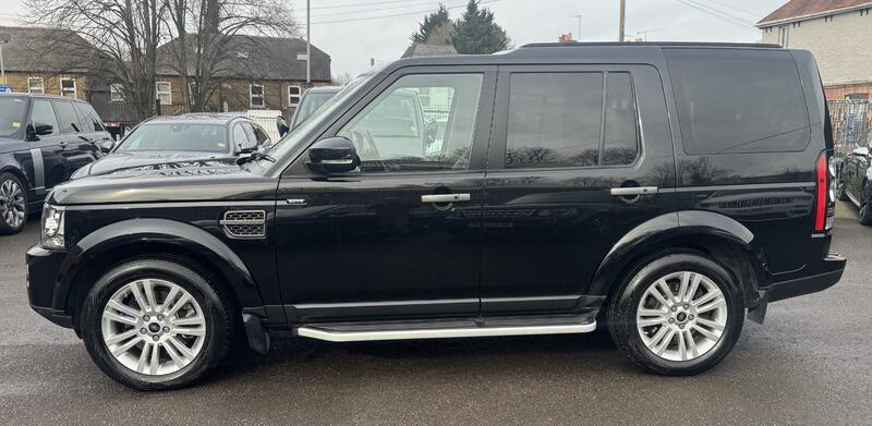 Land Rover Discovery 4 view 2