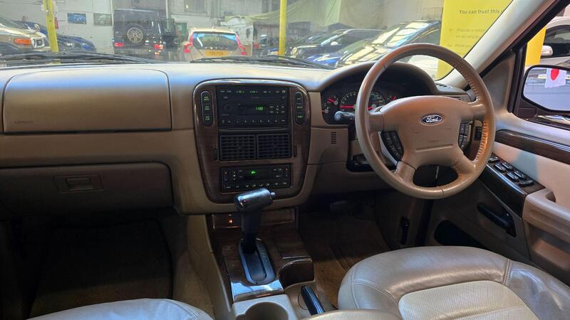 Ford Explorer view 4