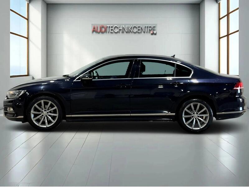 Volkswagen Passat view 3