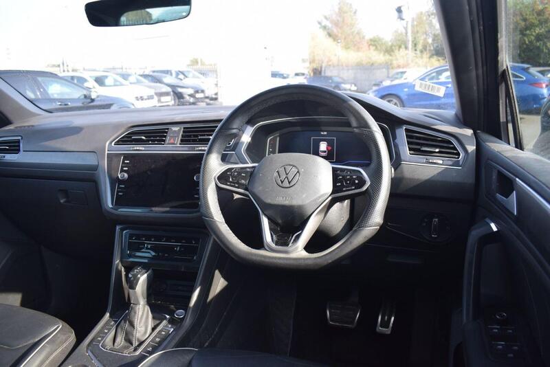 Volkswagen Tiguan view 3