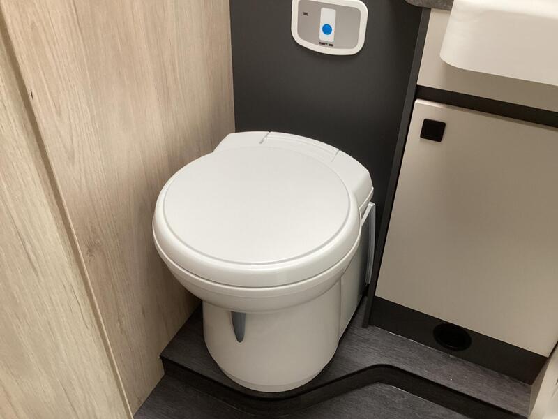 Auto-Trail F-Line F74 — image 32
