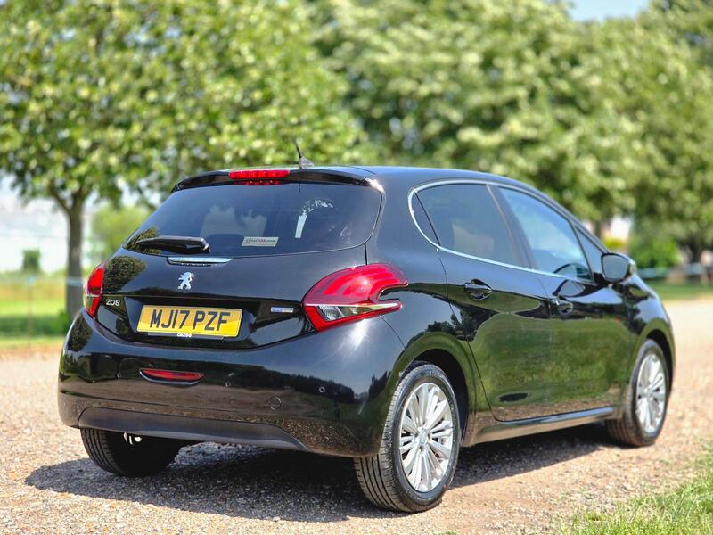 Peugeot 208 view 6